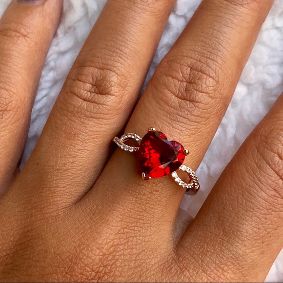 Red Garnet stone heart cut rose gold ring - Picture 2 of 7